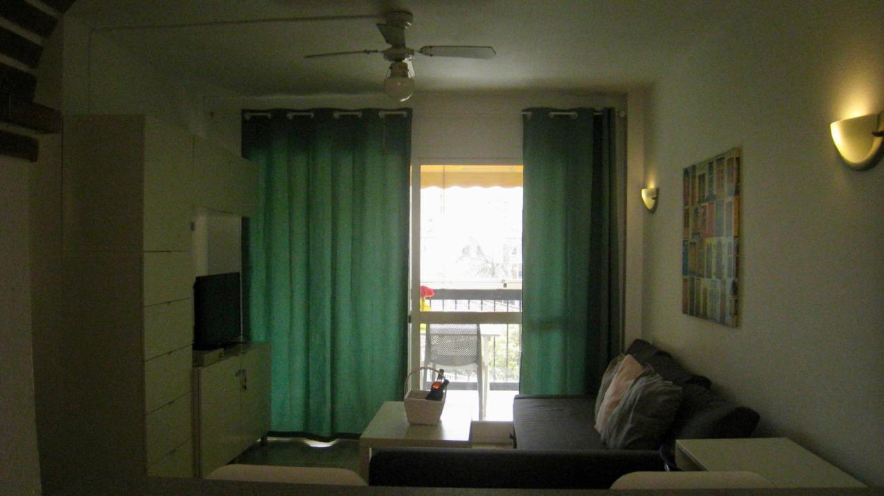 Carihuela Un Dormitorio Junto Al Mar Apartman Torremolinos Kültér fotó